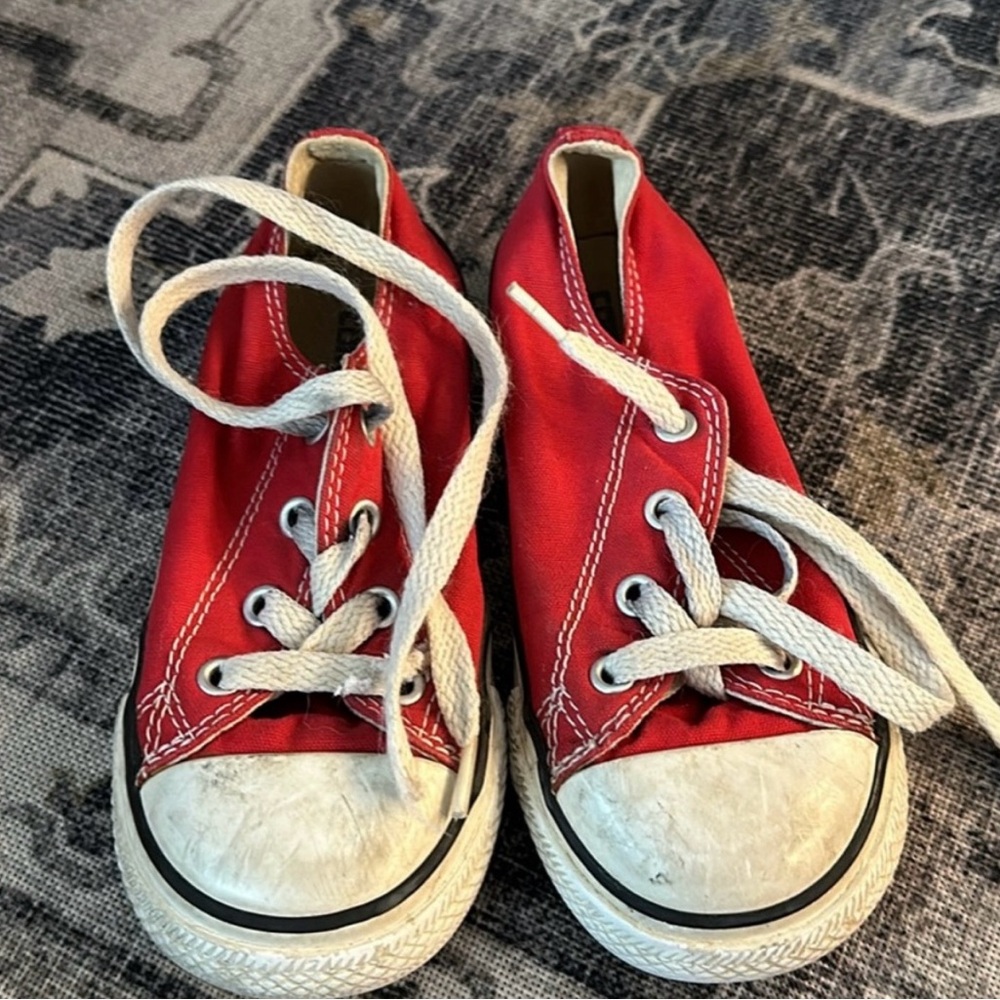 Red Converse All-Star sz 9